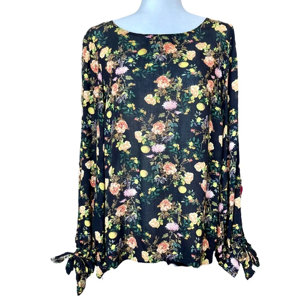 Banana Republic Women’s long sleeve black floral top, Sz M